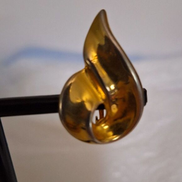 Women's Vintage Clip On Earrings Mid-Century Modern Gold Tone Wavy Swirl - Picture 2 of 9